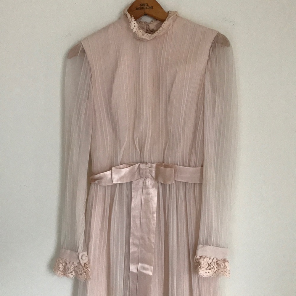 Vintage peach 1970’s gown - Picture 2 of 6